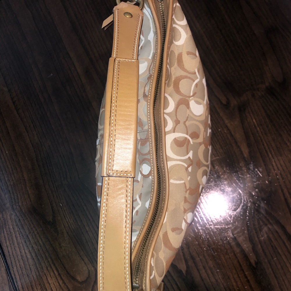 Vintage Coach Signature Beige and Tan Shoulder Bag - Picture 3 of 8